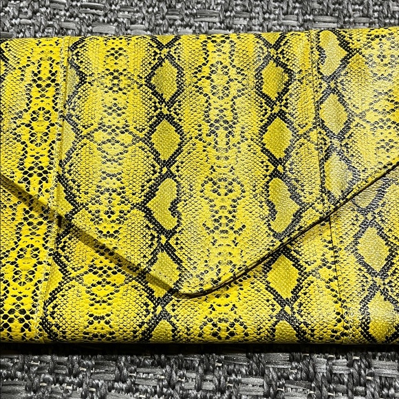Large Snake Print Yellow & Black Clutch With Removable Strap - Picture 2 of 10